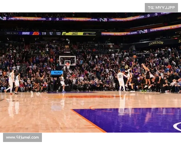 布克关键时刻的超凡表现助力太阳逆袭胜利的精彩瞬间分析